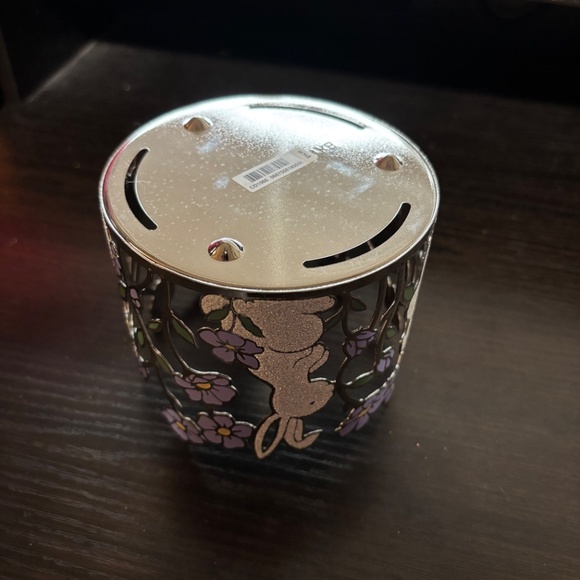 Bath and body works easter bunnies with purple flowers 3 wick candle holder - Picture 3 of 3